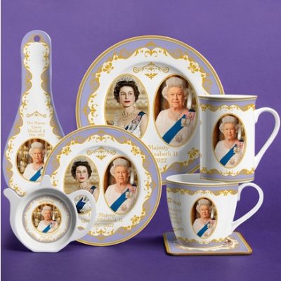 HM QUEEN ELIZABETH II BOXED MUG